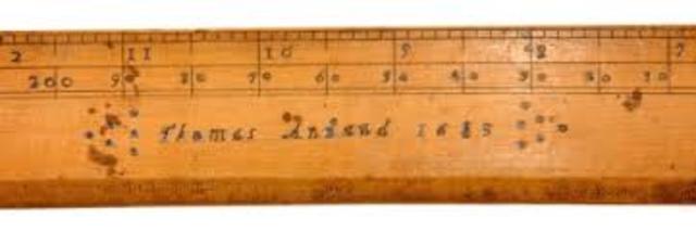 Edmud Gunther inventa regla de cálculo para hacer operaciones aritméticas.