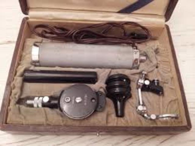 Helmholtz inventa el oftalmoscopio