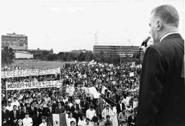 Javier Barros Sierra condena públicamente los hechos