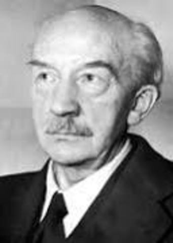 Walther Wilhelm Georg Bothe fue un matemático, físico, químico e informático alemán. Recibió el premio Nobel de Física en 1954 por la invención del método de las coincidencias en el empleo del contador Geiger,