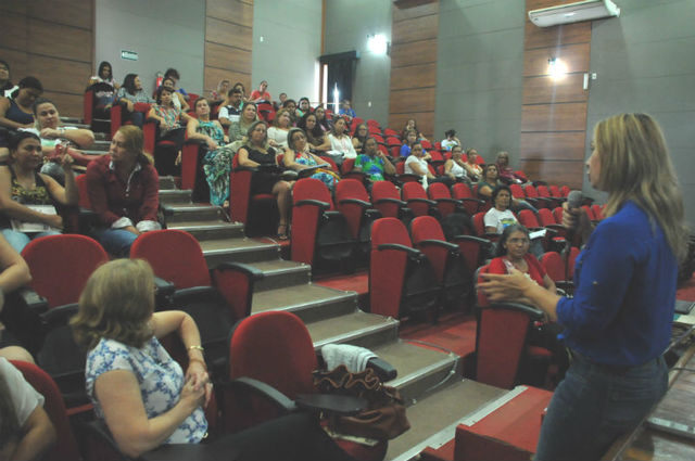 É lançado o Plano de Desenvolvimento da Educação (PDE)