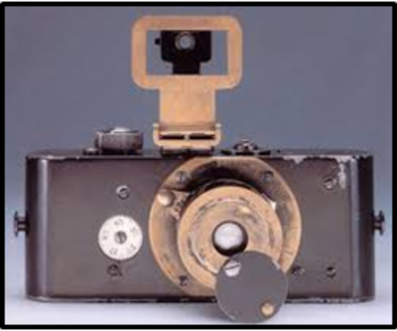 1913 la primera cámara&nbsp;Leica.