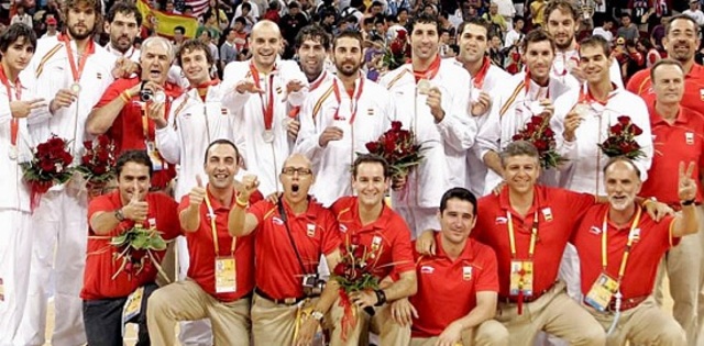 Incluye el Baloncesto masculino en el programa Olímpico.