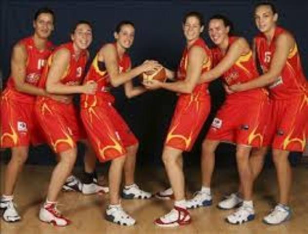 se juega el primer torneo Olímpico femenino, campeón URSS