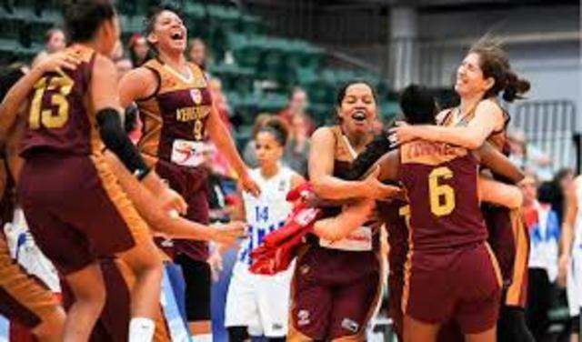 se celebran los Campeonatos mundiales femeninos. Primer campeón Estados Unidos.