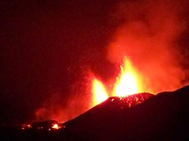 Il vulcano islandese Eyjafjöll entra in eruzione