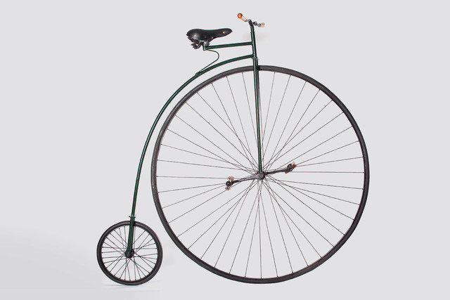 Bicicleta con rueda grande