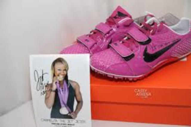 Her Aunt died to a three year battle with brest cancer so Jeter made a pink pair of shoes with nike to support brest cancer.