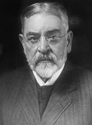 Robert Todd Lincoln was born