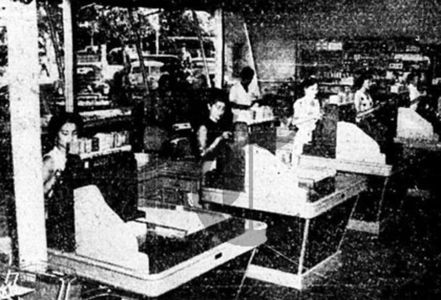 En la cuidad de México se abre al público la primera tienda de autoservicio