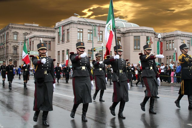 Participe en un concurso de escoltas.