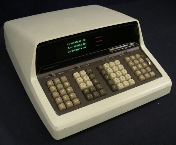 Sale al mercado el primer computador comercial en serie