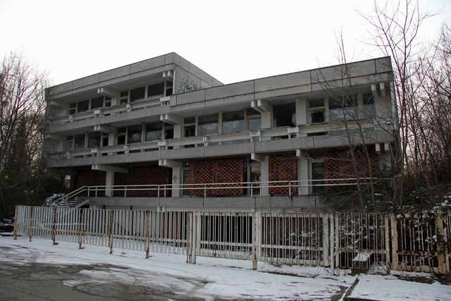 Iraqi rebels overtake the Iraqi embassy in Berlin