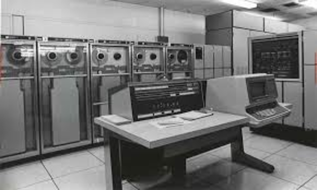 1951. UNIVAC.