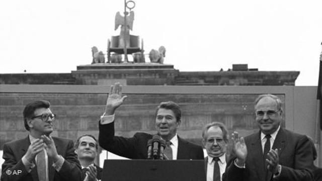 Presidential visit to the Berlin Wall
