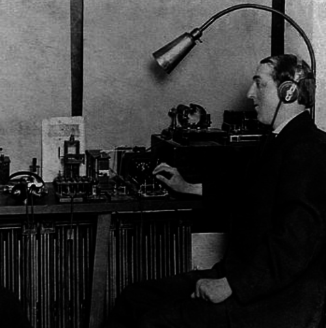 Primera emissió experimental de ràdio