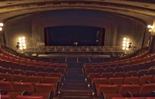 First motion pictures becoming popular