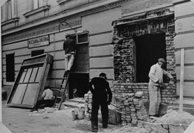 The Lodz Ghetto is Sealed