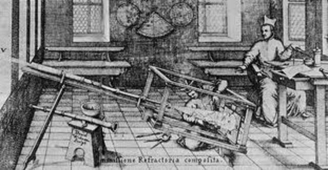 Christoph Scheiner constructs Micrscope