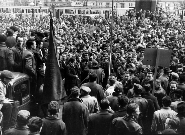 Arbejdere i Østberlin strejker