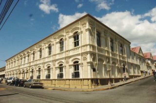 Fundación de la escuela normal