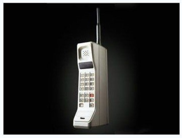 Dyna TAC - the First mobile phone