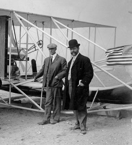 Wright Brothers Build Plane