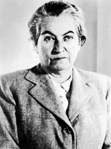 Pablo Neruda se Conoce a Gabriela Mistral