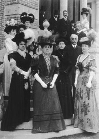 Expedición de la Ley de Comunicaciones Eléctricas