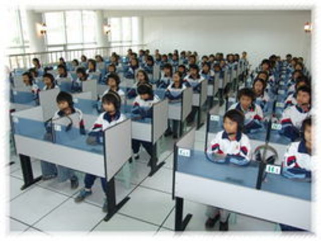 电化教育课的最早开设