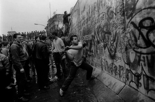 Berlin Wall Creation