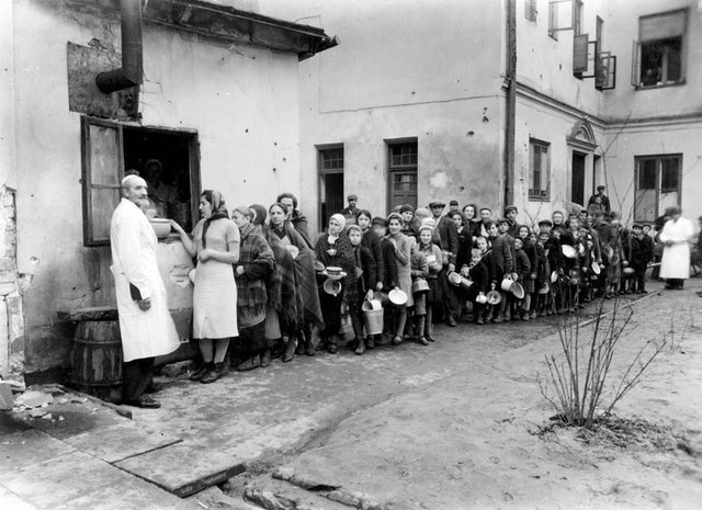 Jews of Sighet (Including Wiesel) Moved into Ghettos