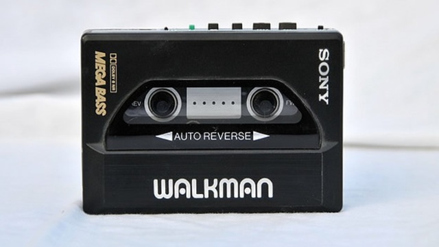 Sony lanza el primer walkman.