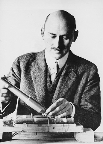 Goddard's Solid Fuel Rockets