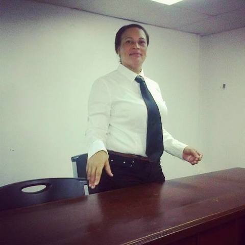 mi madre deja el pais para dirigirse a BARCELONA , ESPAÑA