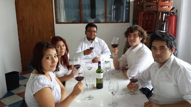 Cata de vinos en la preparatoria