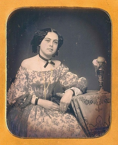 Poular accessories for Women Flat Button Earrings, neck ribbions, and brooches