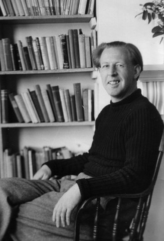 Raymond Williams publica sus dos libros