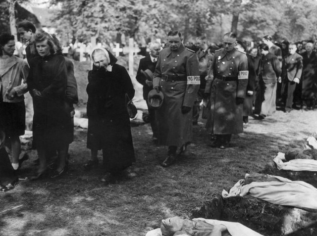 They are forced to walk again and Isle is getting weeker and she soon dies.