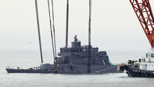 North Korea sinks South Korean Ship