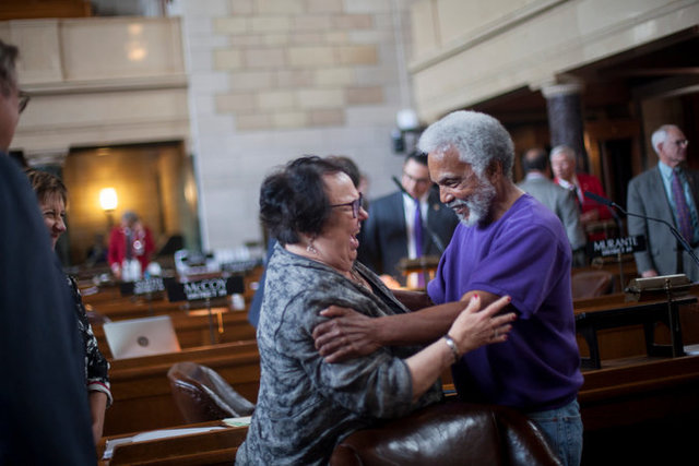 Nebraska gets rid of death penalty