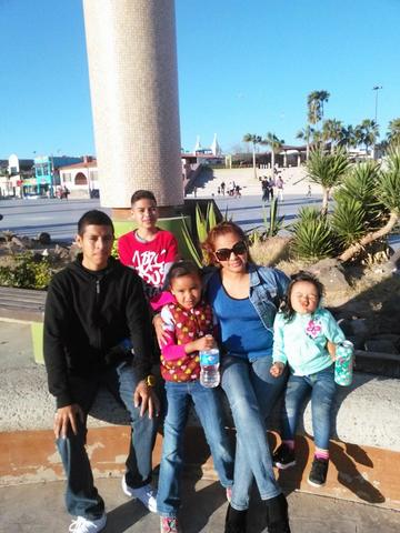 con la familia paseando