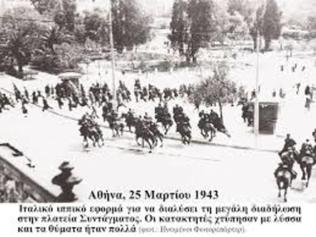 Εορτασμός Εθνικής Επετείου από 300.000 λαό στους δρόμους της Αθήνας.