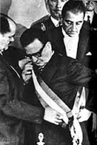 Salvador Allende asume la presidencia de Chile
