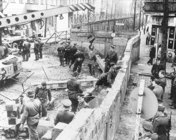 Bay Invasion Germany bulids wall