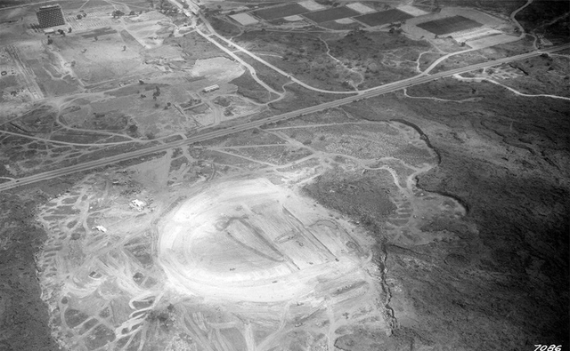 Mauricio de María y Campos y Marcial Gutiérrez Camarena presentaron, en su tesis de licenciatura, la primera propuesta para erigir una ciudad universitaria en la zona de Huipulco.