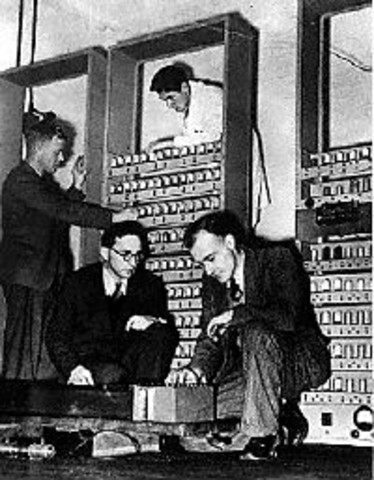Electronic Delay Storage Automatic Calculator (EDSAC)