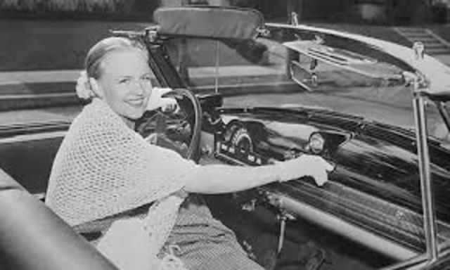 people can listne to musci in car