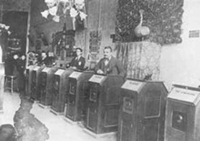 Public Kinetoscope Parlor Opens in New York