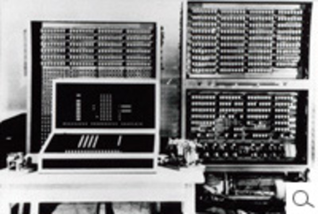 Konrad Zuse finishes the Z3 computer.